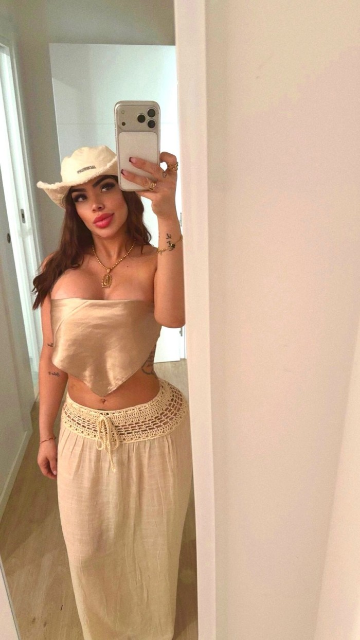 SENSUAL, CARIÑOSA, DIVERTIDA Y SOFISTICADA