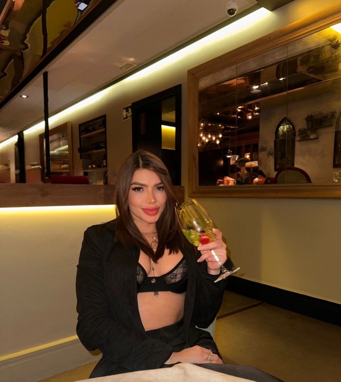 SENSUAL, CARIÑOSA, DIVERTIDA Y SOFISTICADA