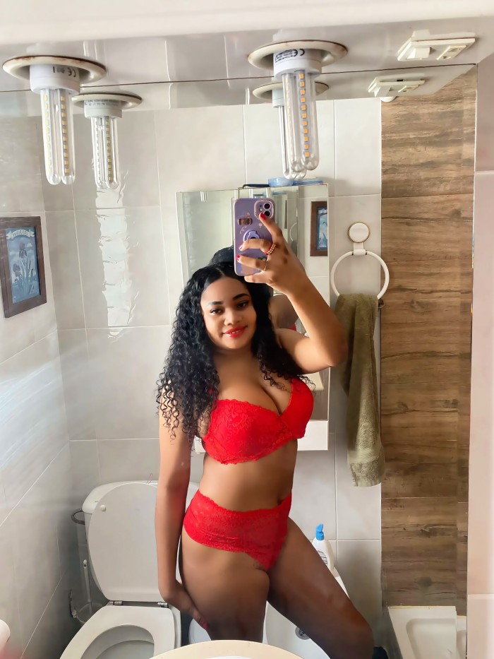 GRNDES TETAS PARA UNA RICA CUBANITA