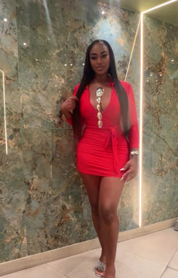 Chiquilla Putona COLOMBIANA toda un diosa putona para ti llamame