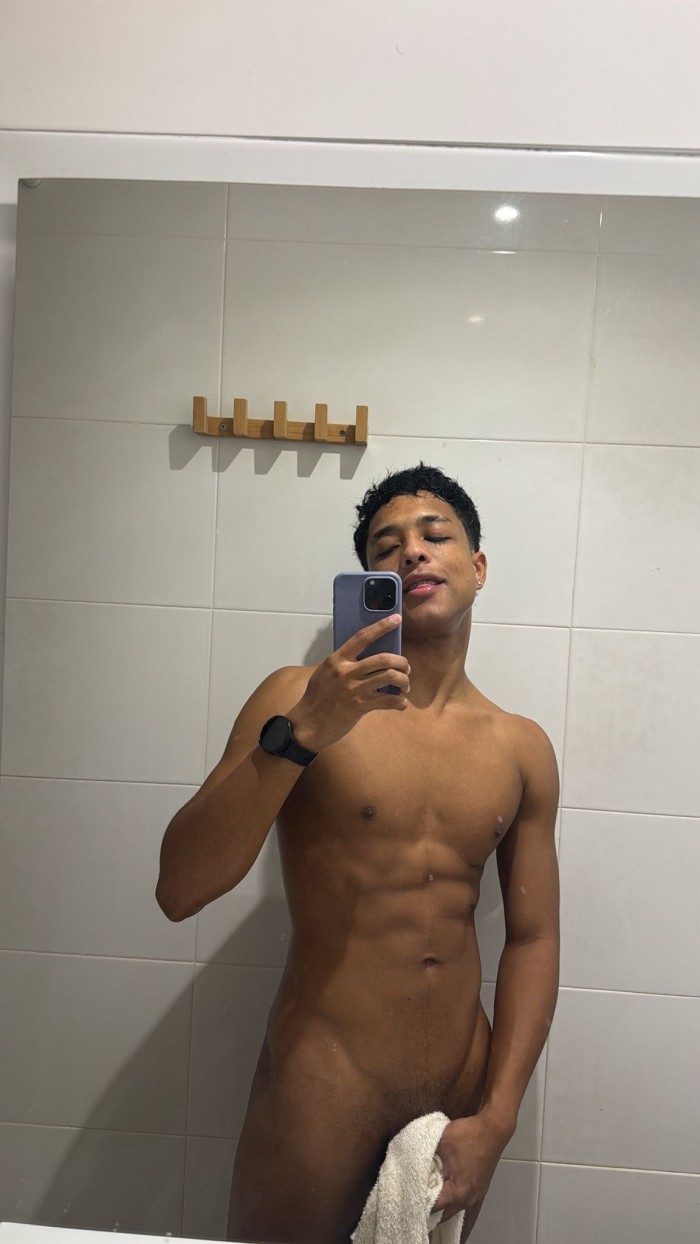Chico latino nuevo por Málaga