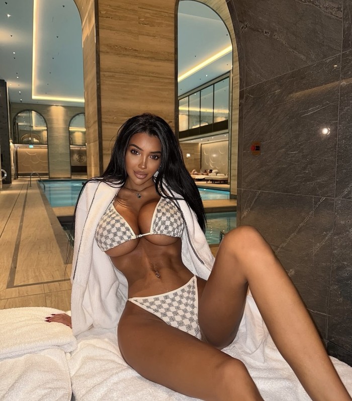 Morena sexy atrevida muy cachonda y viciosa