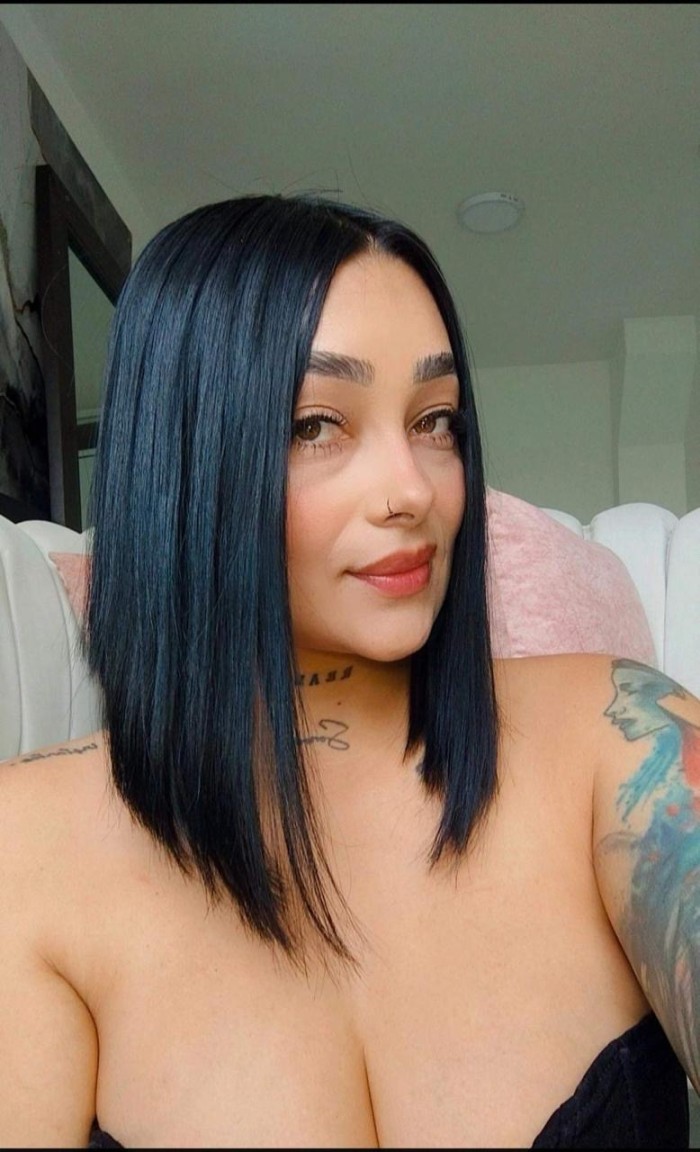 Latina muy caliente y sexy con ganas de polla, ven