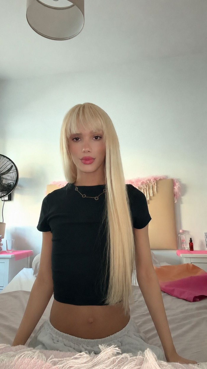 ENCANTADORA NIÑATA EN BARCELONA LECHERA Y GUARRA