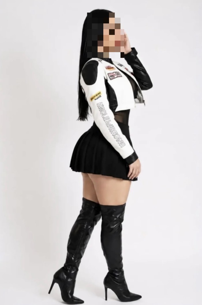 Chica impresionante de lujo