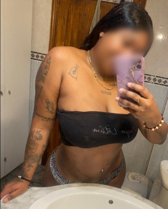EN LAS HUESAS MORENAZA FIESTERA CON GANAS DE SEXO