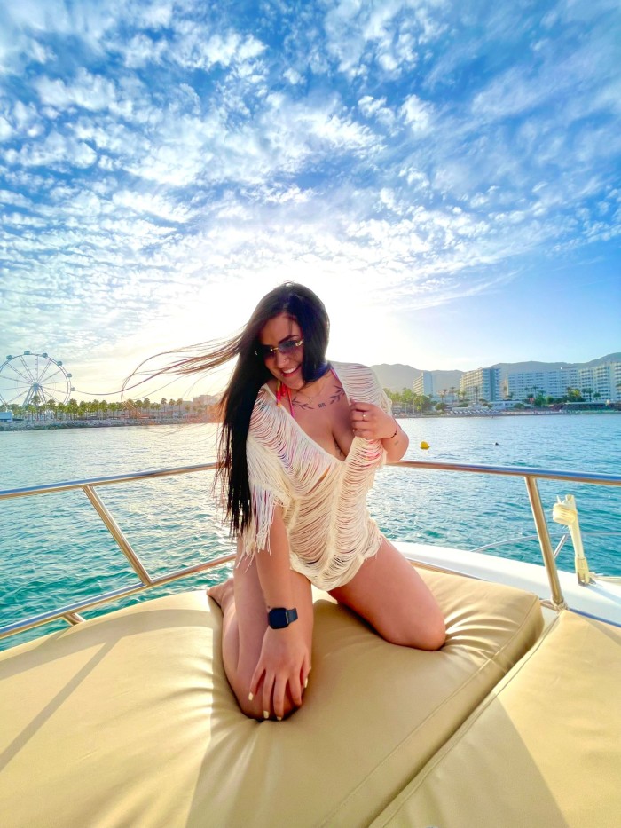 DELICIOSA ESCORT ESTRECHITA PARA QUE DISFRUTES