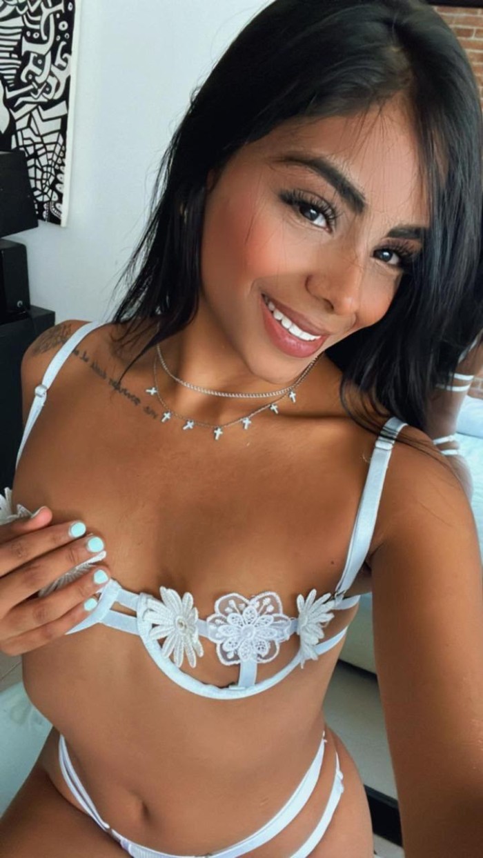 Colombiana joven, divertida y fiestera en Rojales