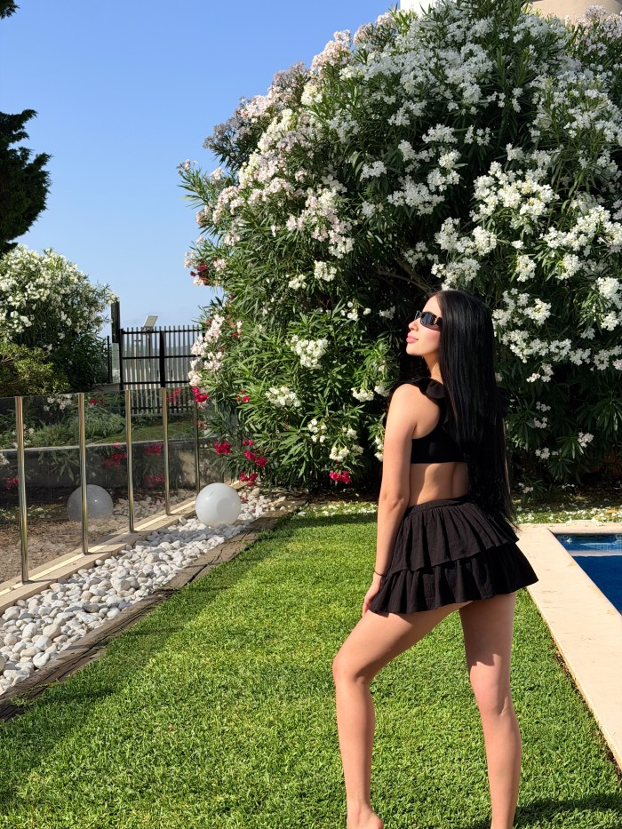 Chica, hermosa, delgada de piel blanca muy sexy