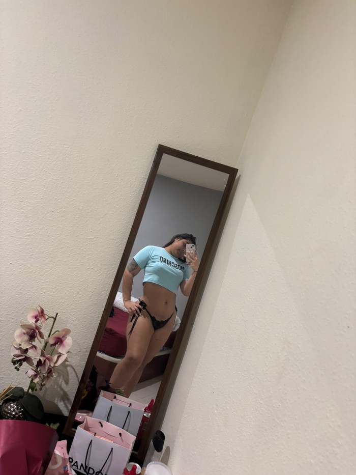 MORENITA DE RICO CULITO APRETADITO, LLAMAME