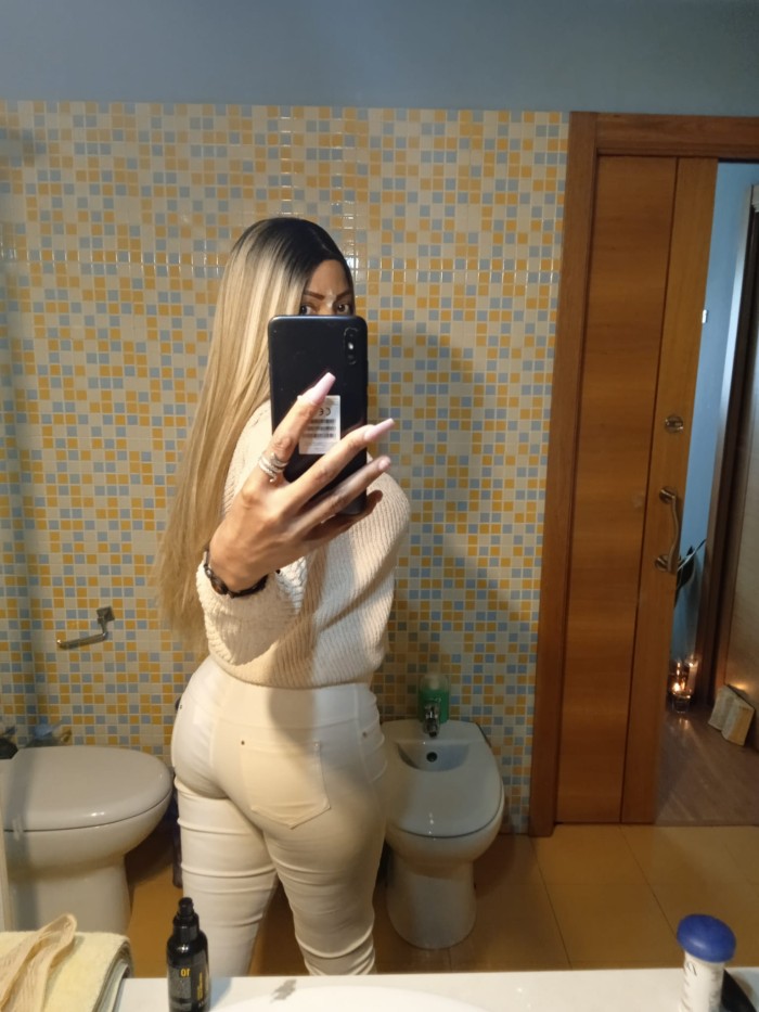 Latina fiestera cachonda pechugona francés experta