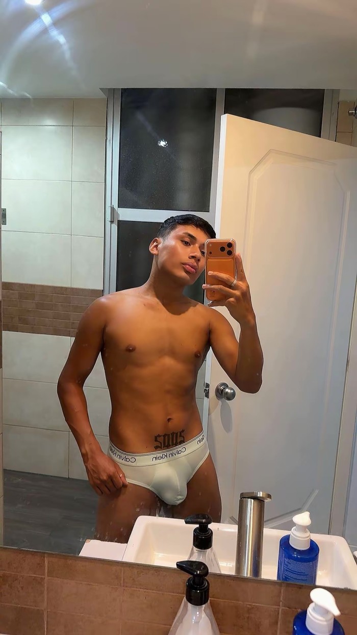Chico Latino Jovencito 23 años disponible C/ SITIO