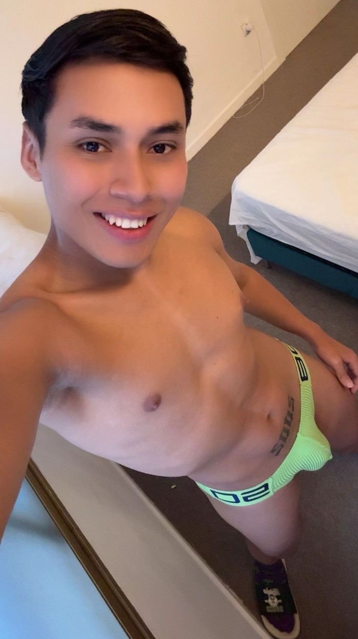 Chico Latino Jovencito 23 años disponible C/ SITIO