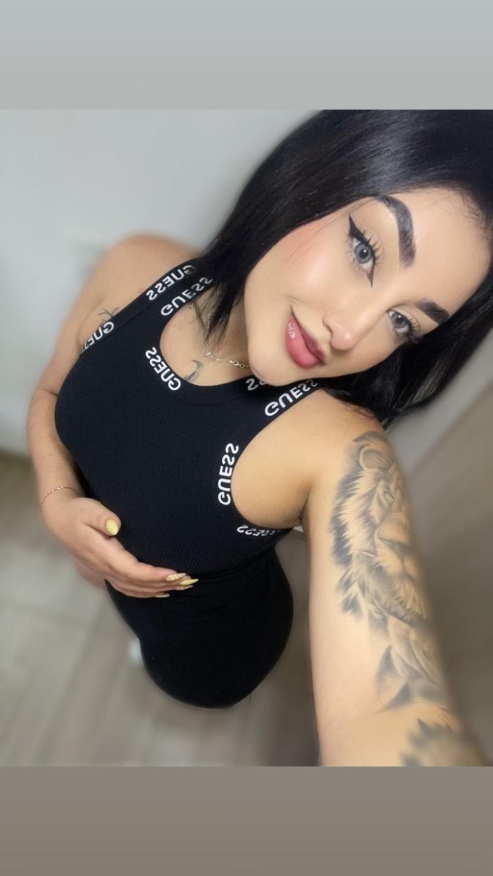 Jovencita sexy, con ganas de polla y fiesta, ven!