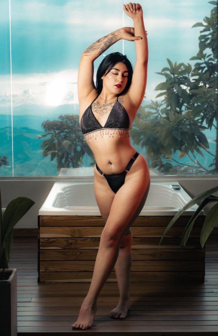 Jovencita sexy, con ganas de polla y fiesta, ven!