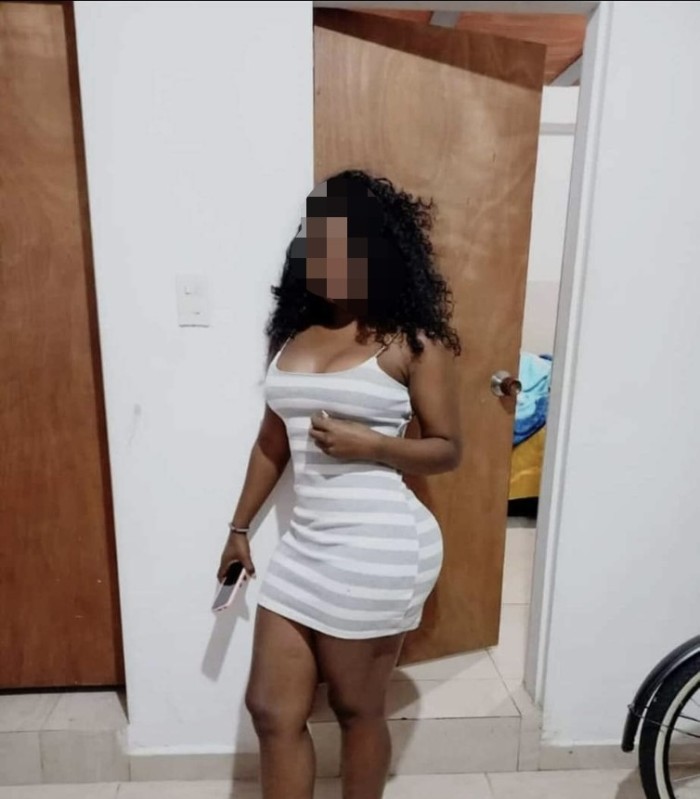 COLOMBIANA ARDIENTE 24 HORAS EN VECINDARIO