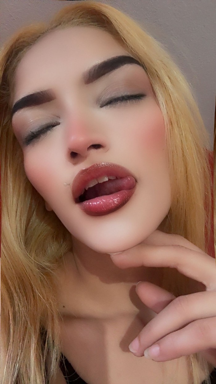 FIESTERITA COLOMBIANA CON GANAS DE POLLA A TOPE