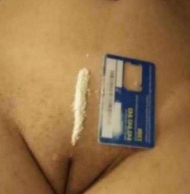 Ven hacerte una rayita en mi coño y pása la lengui