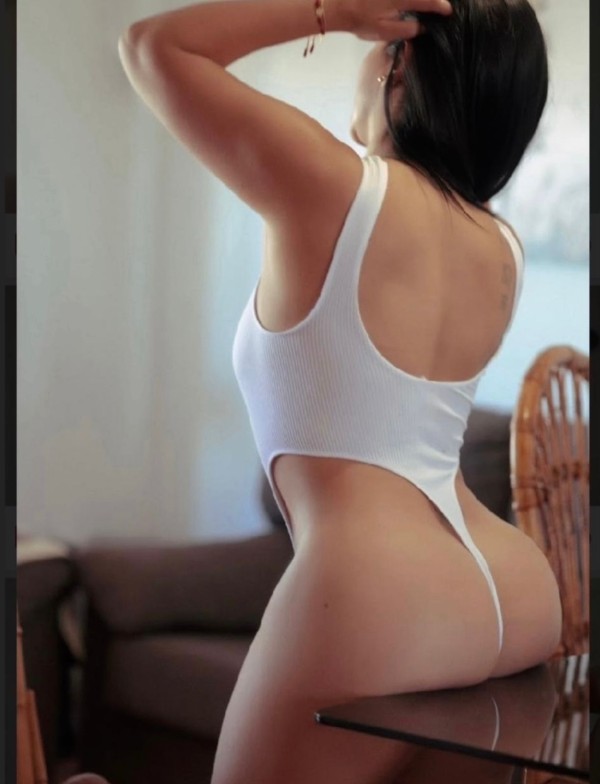 EN LAS AMERICAS! LAURA ESPECTACULAR NOVEDAD COLOMBIANA FIESTERA CALIENTE