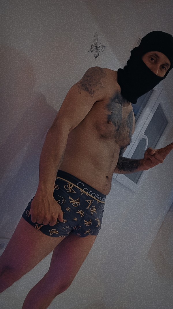 Soy colombiano solo domicilio atractivo polla