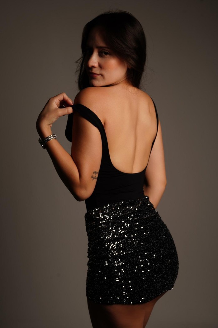 SEXY LATINA CALIENTE