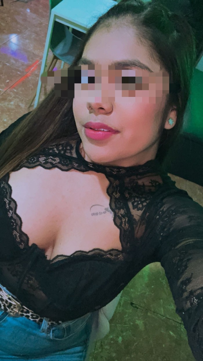 Jovencita 20a latina muy caliente . Lleida