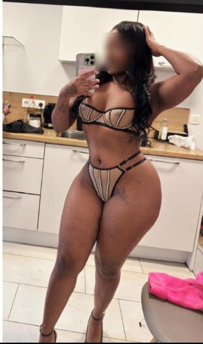 MULATA SENSUAL Y EXTROVERTIDA DE PASO POR ELDA