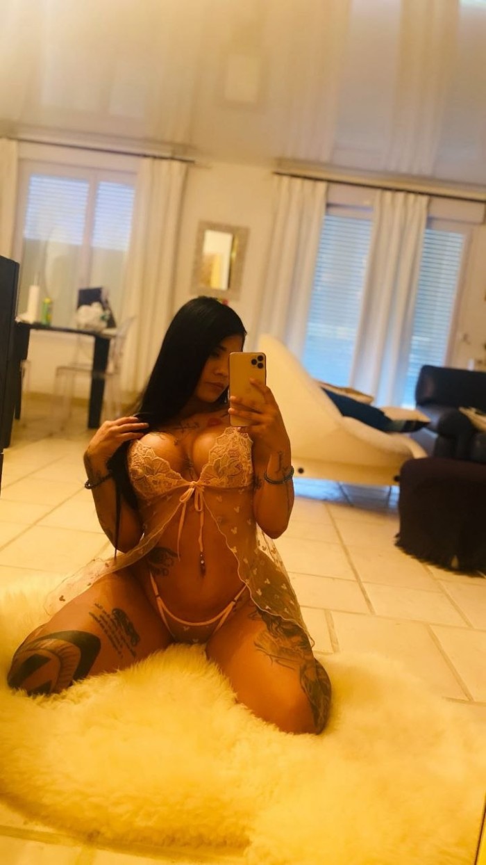 ✯ ✯ CURVAS PELIGROSAS Y GANAS DE COMERTE…DISPONIBLE YA EN TORREVIEJA ✯ ✯