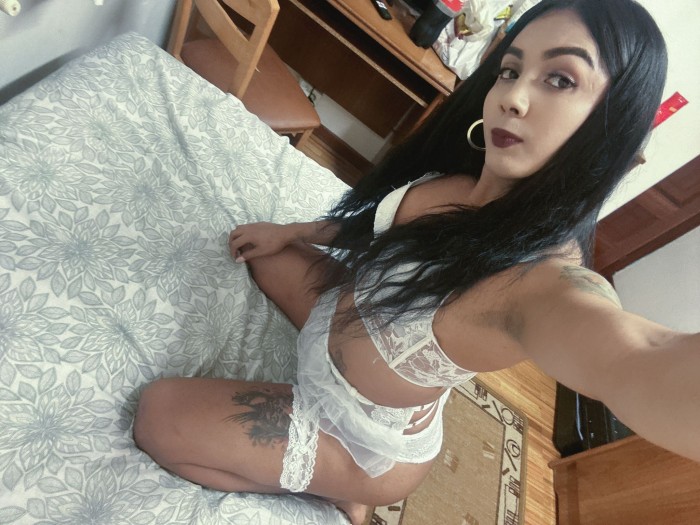 Chica cariñosa implicada
