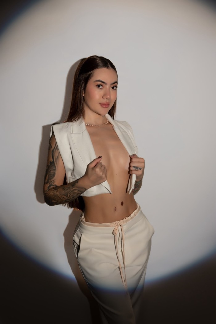Divina elegante y sexy colombiana