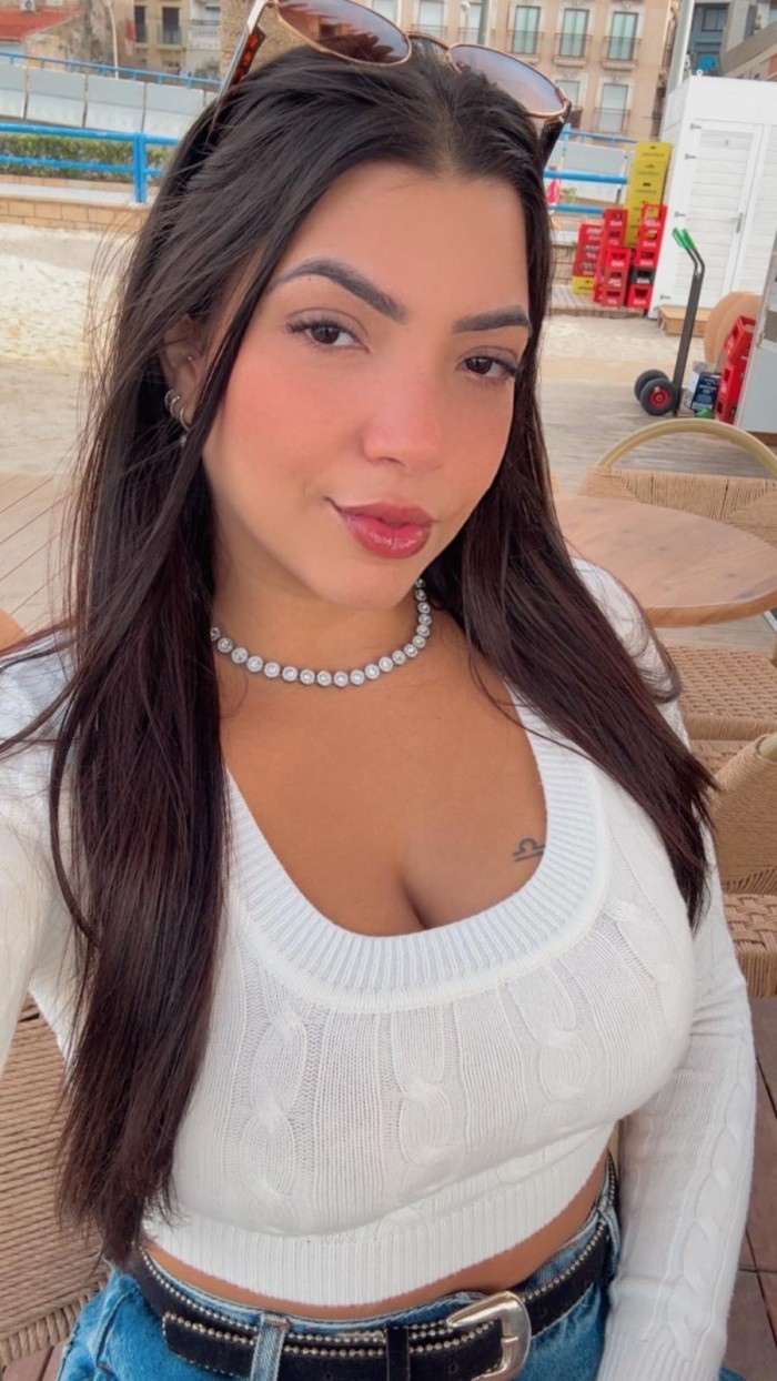 ARDIENTE LATINA FULL FIESTERA EN TORREVIEJA DISPUESTA A TODO PARA COMPLACER