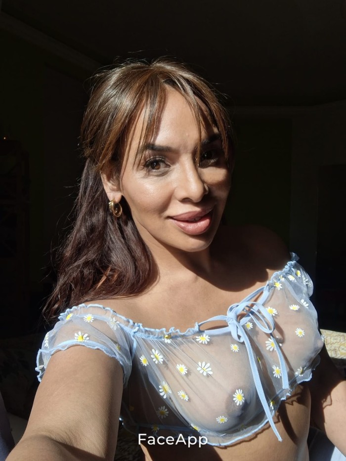 MUJER SOLA CURIOSA RECIEN LLEGADA EN AGUILAS