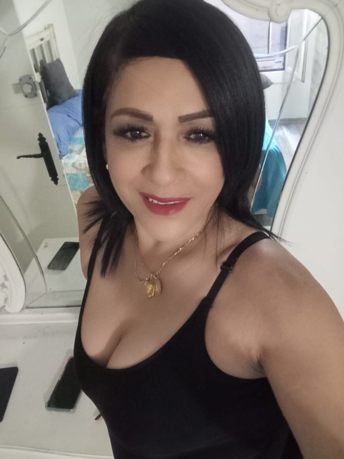 Ben a pasar un buen rato juntos a esta linda dama