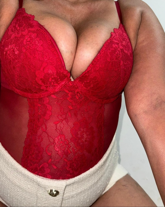 ESTOY MOJADITA ESPERANDOTE ARDIENTE SEXY