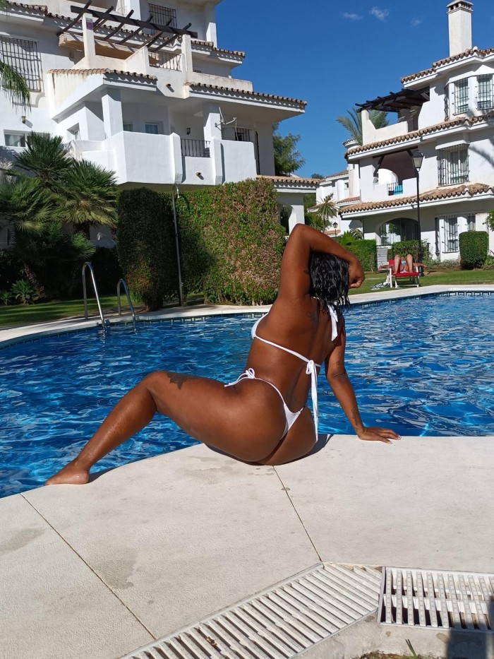 ARDIENTE COMPLACIENTE VEN A CONOCERME