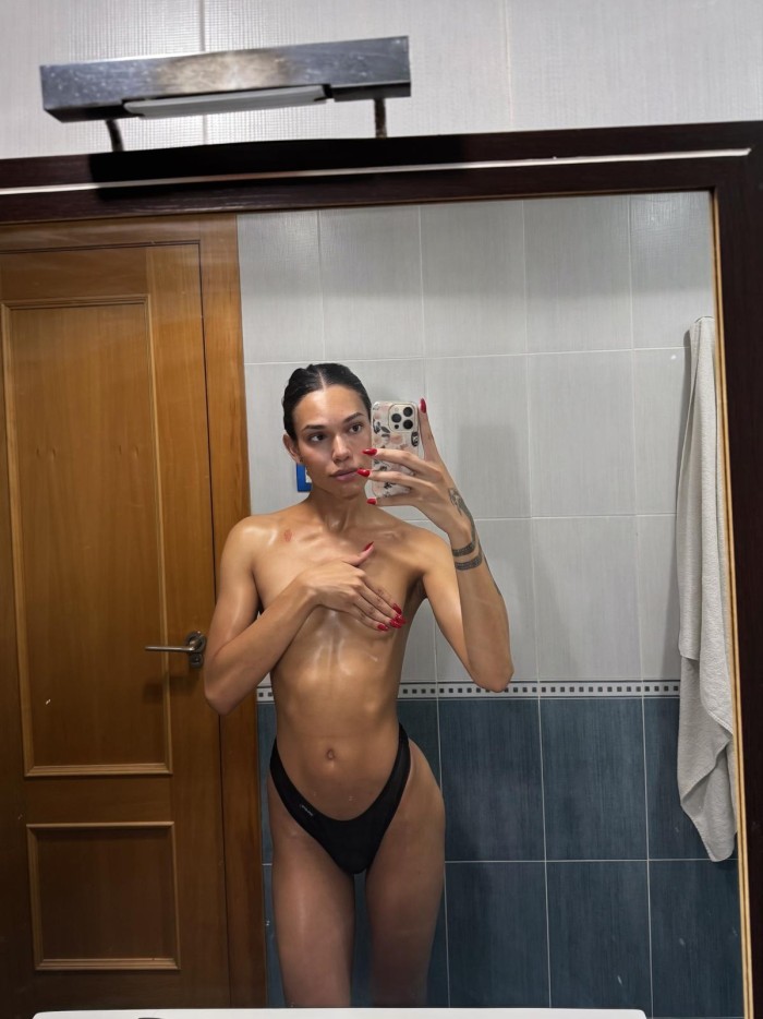 EN LAS CANTERAS CHICA TRANS DELICIOSA CACHONDA DESEOSA DE PLACER