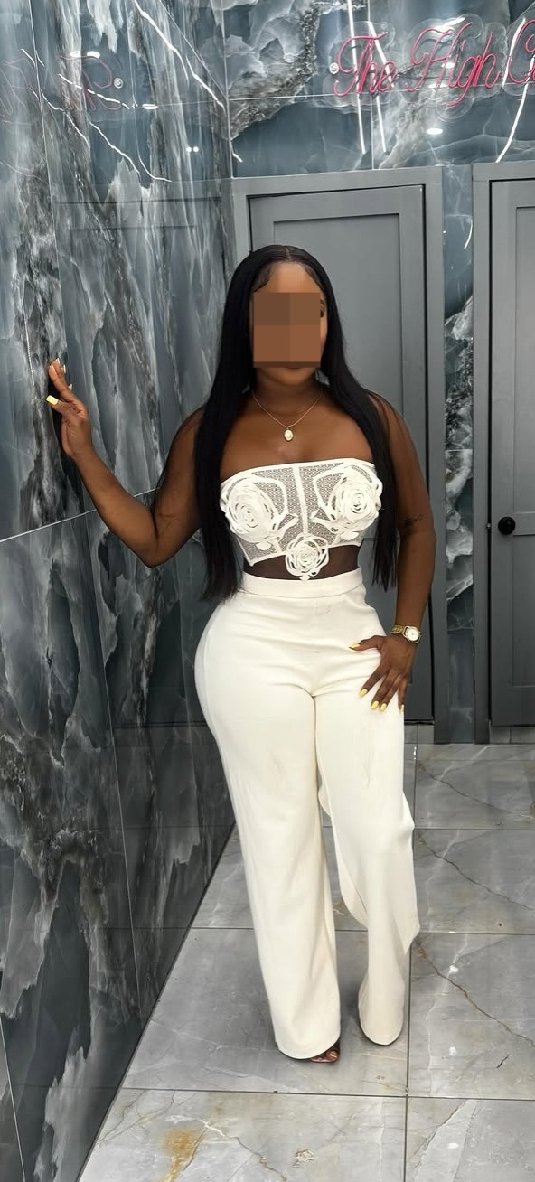 VIKI BOMBA DE SEXO FIESTA A TOPEFUENGIROLA