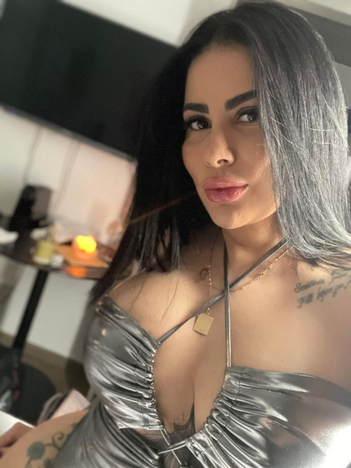 ARDIENTE FOGOSA SENSUAL BOMBA DE SEXO A TOPE