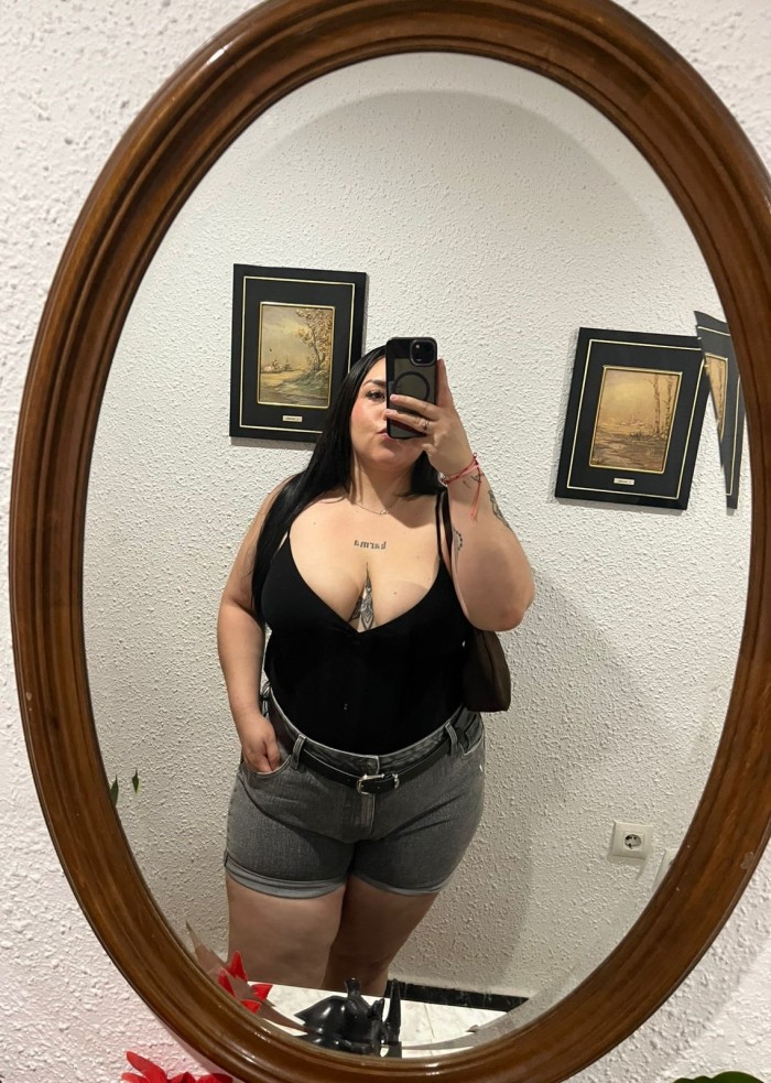 FEMENINA, COQUETA Y CON UNA PERSONALIDAD ARDIENTE