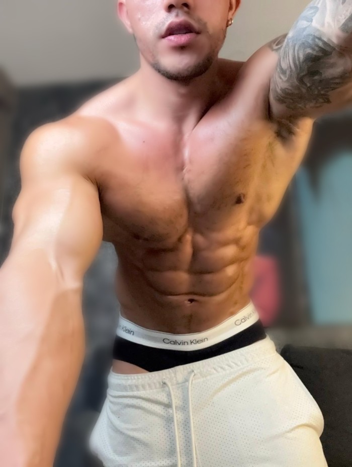 NOVEDAD, pollón, cuerpo de GYM. TE EMPOTRO!!