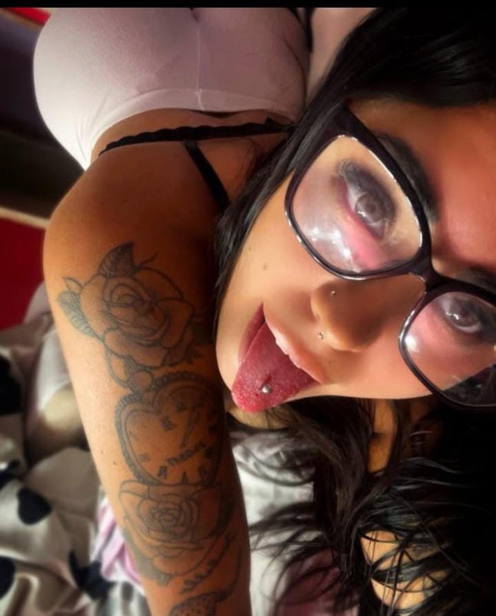EN LA CORUÑA SENSUAL ARDINETE FIESTERA JOVENCITA
