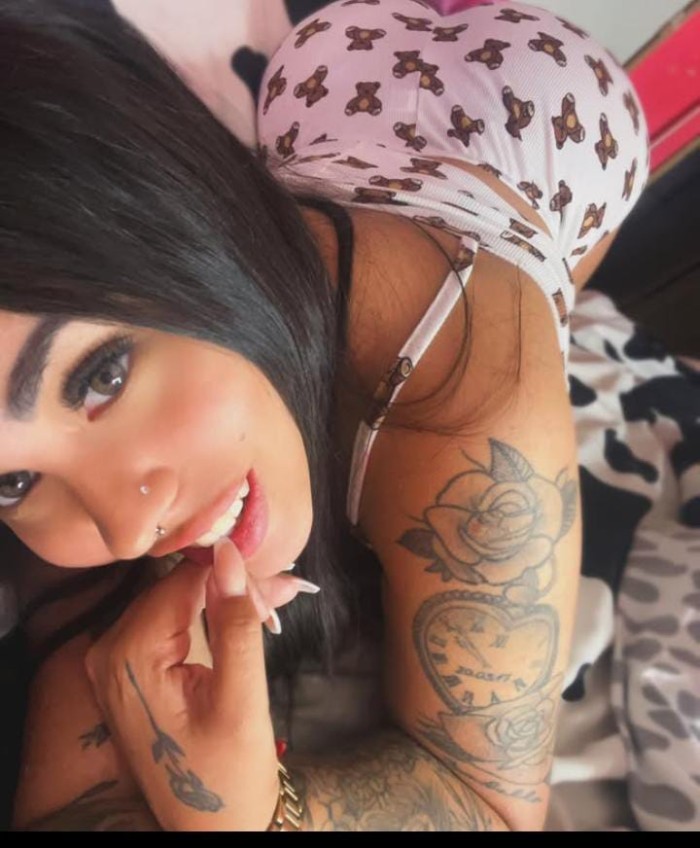 EN LA CORUÑA SENSUAL ARDINETE FIESTERA JOVENCITA