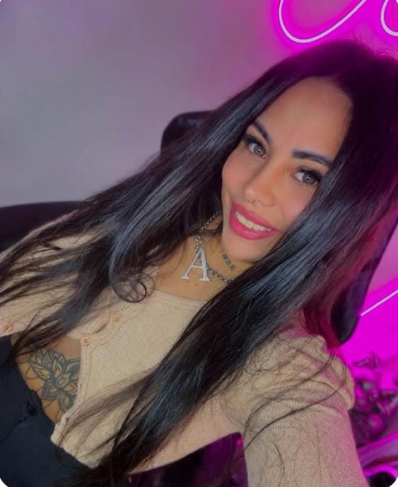 EN LA CORUÑA SENSUAL ARDINETE FIESTERA JOVENCITA