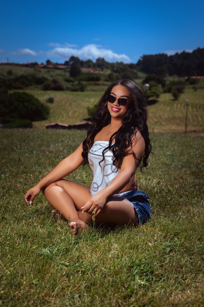 Morena latina fiestera