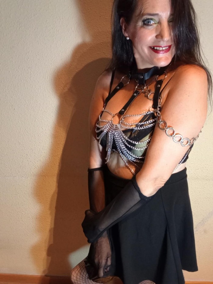 ESPAÑOLA. SERÉ LA MUJER DE TIS SUEÑOS. FIESTERA