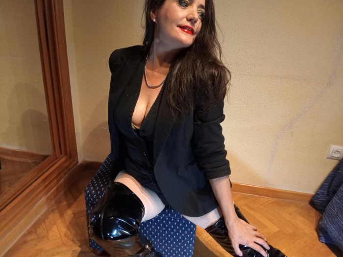ESPAÑOLA. SERÉ LA MUJER DE TIS SUEÑOS. FIESTERA