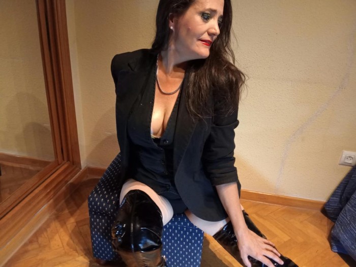 ESPAÑOLA. SERÉ LA MUJER DE TIS SUEÑOS. FIESTERA