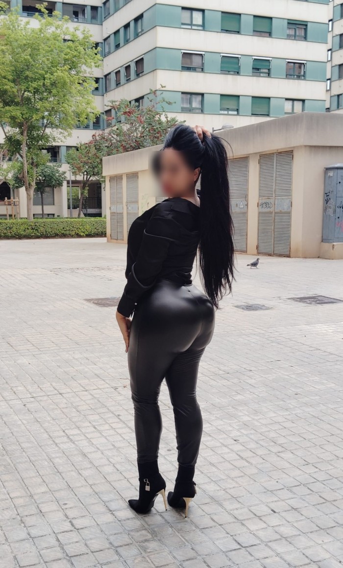 DIVINA, MORBOSA Y CON MUCHO PODER SENSUAL