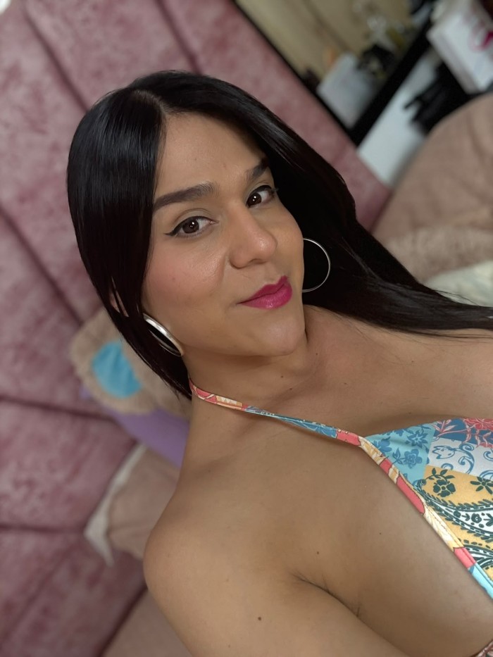 TRANS FIESTERA VERSATIL CON GANAS DE COMER POLLA