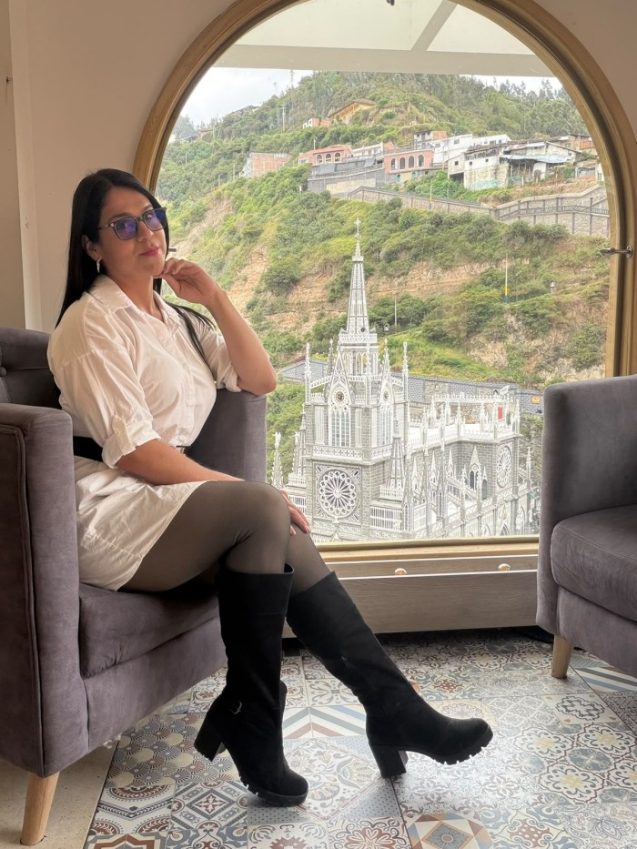 TRANS FIESTERA VERSATIL CON GANAS DE COMER POLLA
